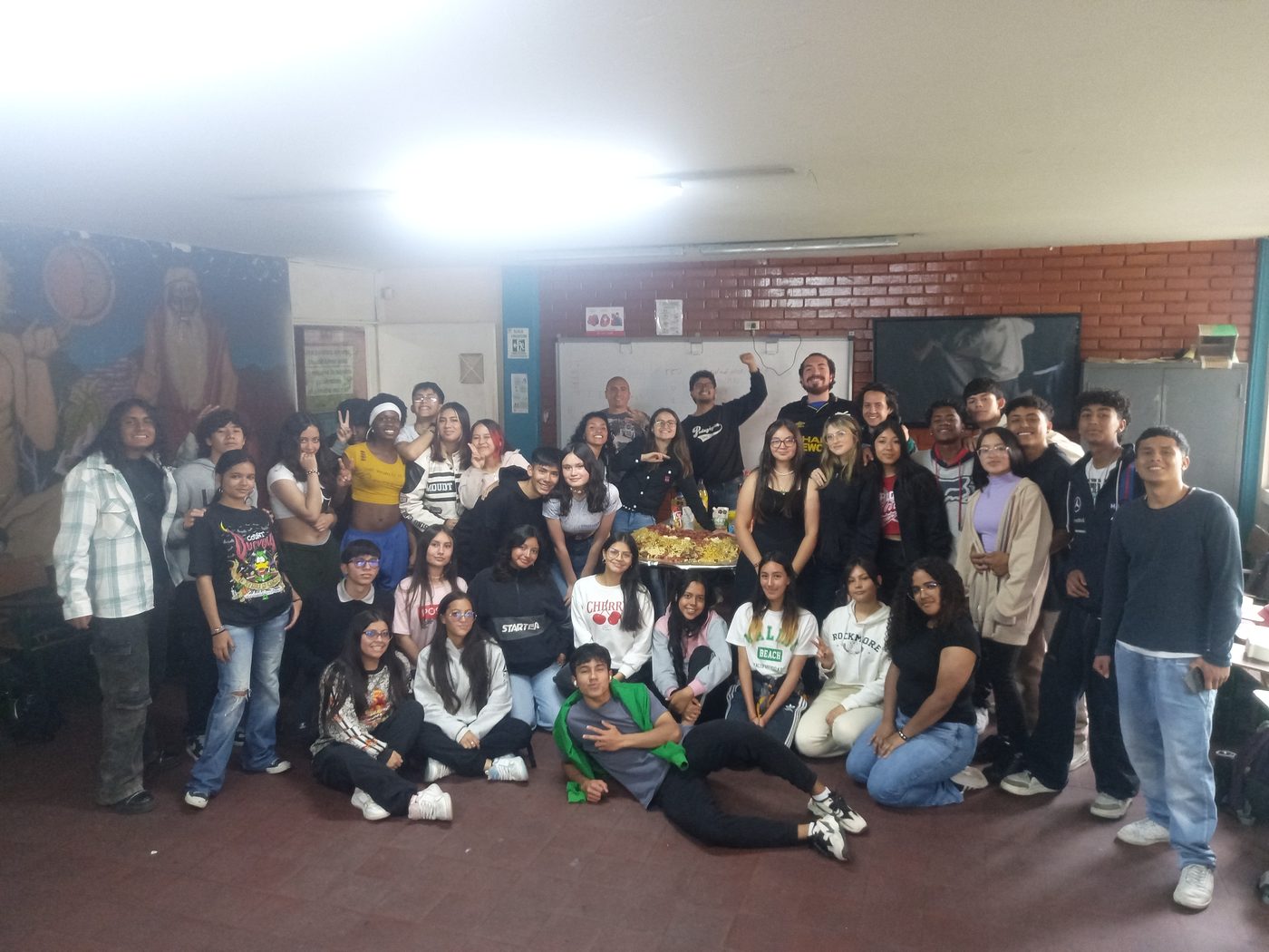 Estudiantes del Colegio Andrés Bello IED en el cierre del taller